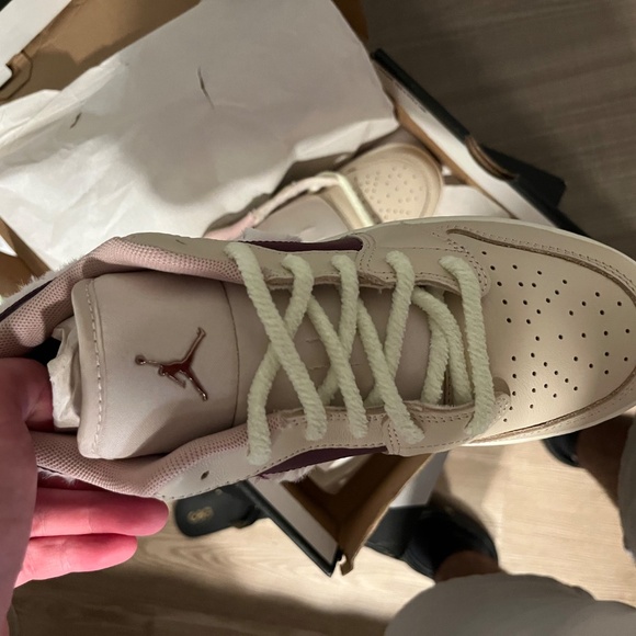 Nike Air Jordan 1 Low SE  5Y - Picture 3 of 10